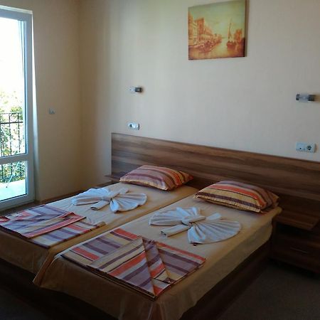 Fits Guest House Primorsko Bagian luar foto