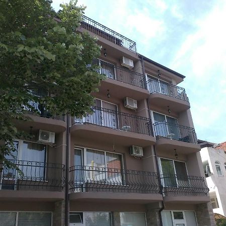 Fits Guest House Primorsko Bagian luar foto