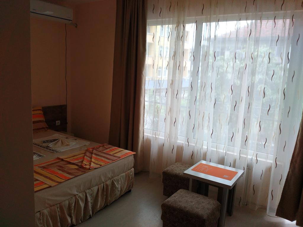 Fits Guest House Primorsko Bagian luar foto