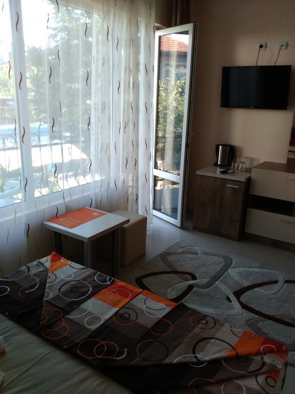 Fits Guest House Primorsko Bagian luar foto