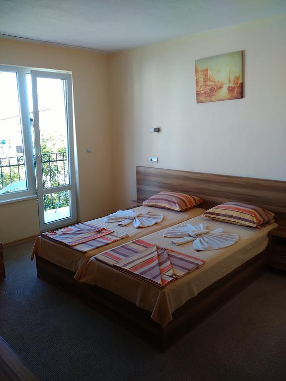 Fits Guest House Primorsko Bagian luar foto
